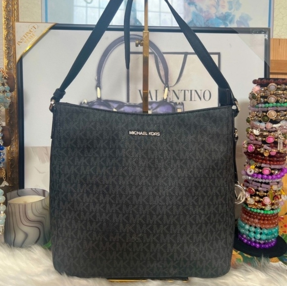 Michael Kors Black Jet Set Messenger Crossbody Bag. EUC